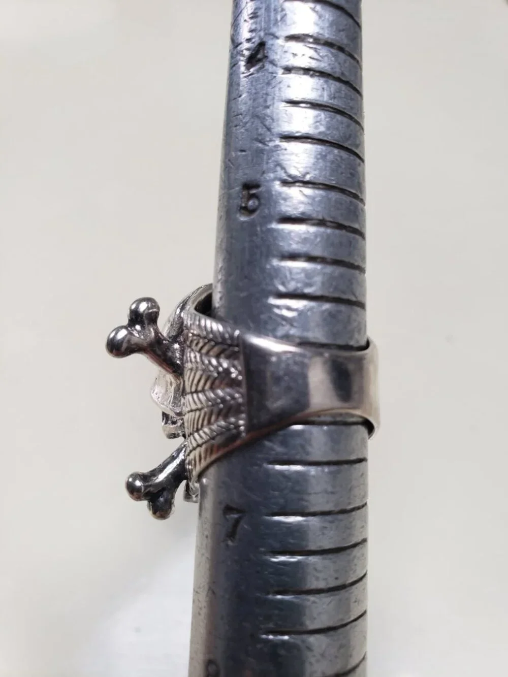 G&S Skull & Crossbones Biker Ring Size 6.25 Silver Tone 1987 vintage